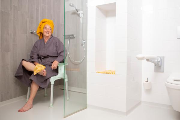 Maladroit Coördineren paars Aangepaste badkamer senioren of bij een beperking | Welzorg