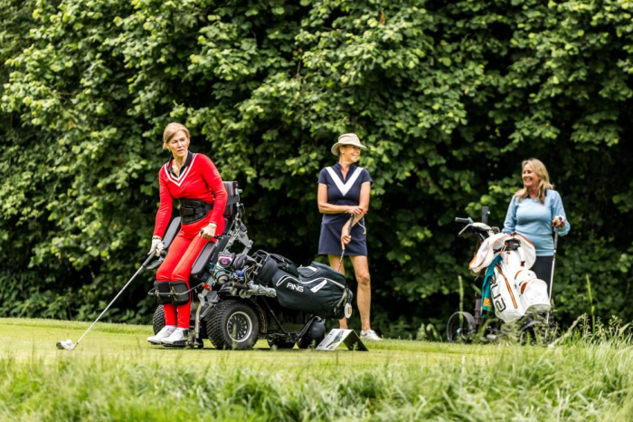 Staande houding Paramotion golfrolstoel